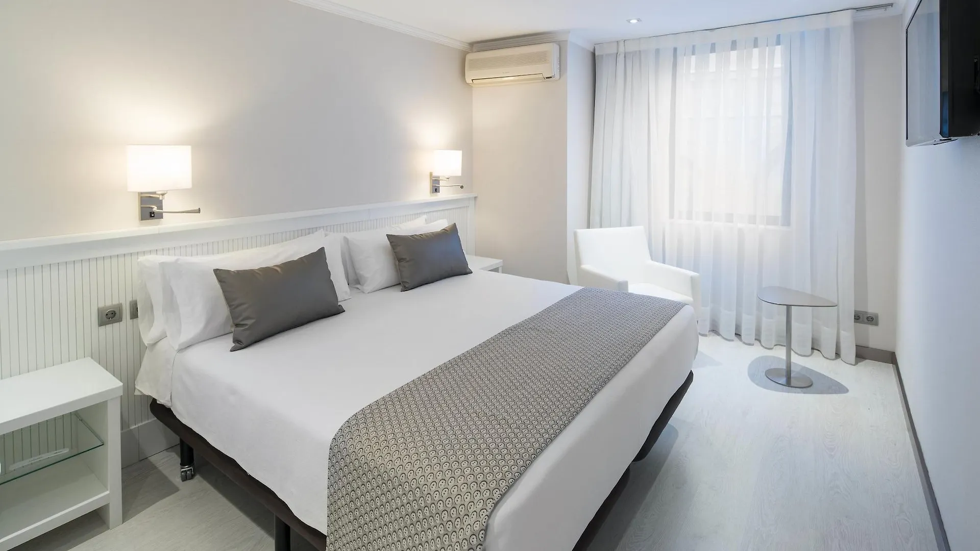 Catalonia Roma Hotel Barcelona