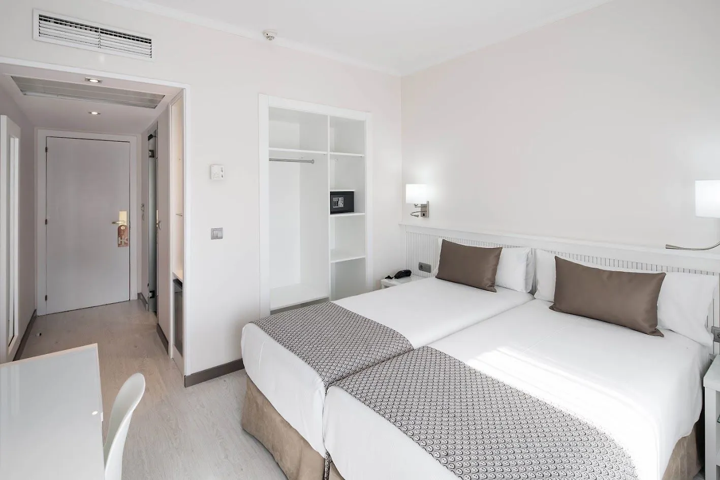Hotel Catalonia Roma Barcelona España