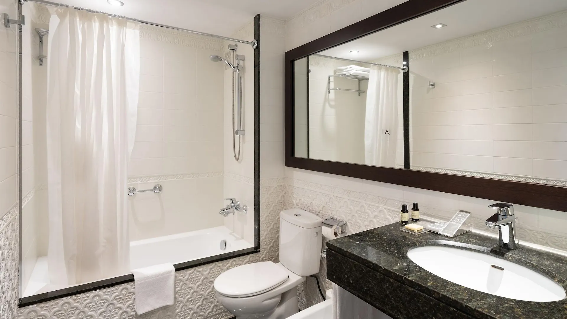 Catalonia Roma Hotel Barcelona